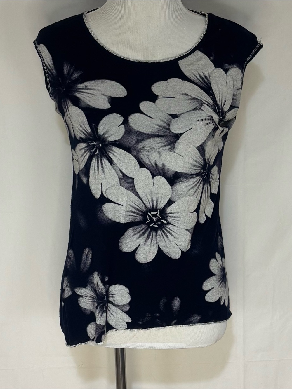 Vanilla Sugar navy blue Floral Cap Sleeve Tee